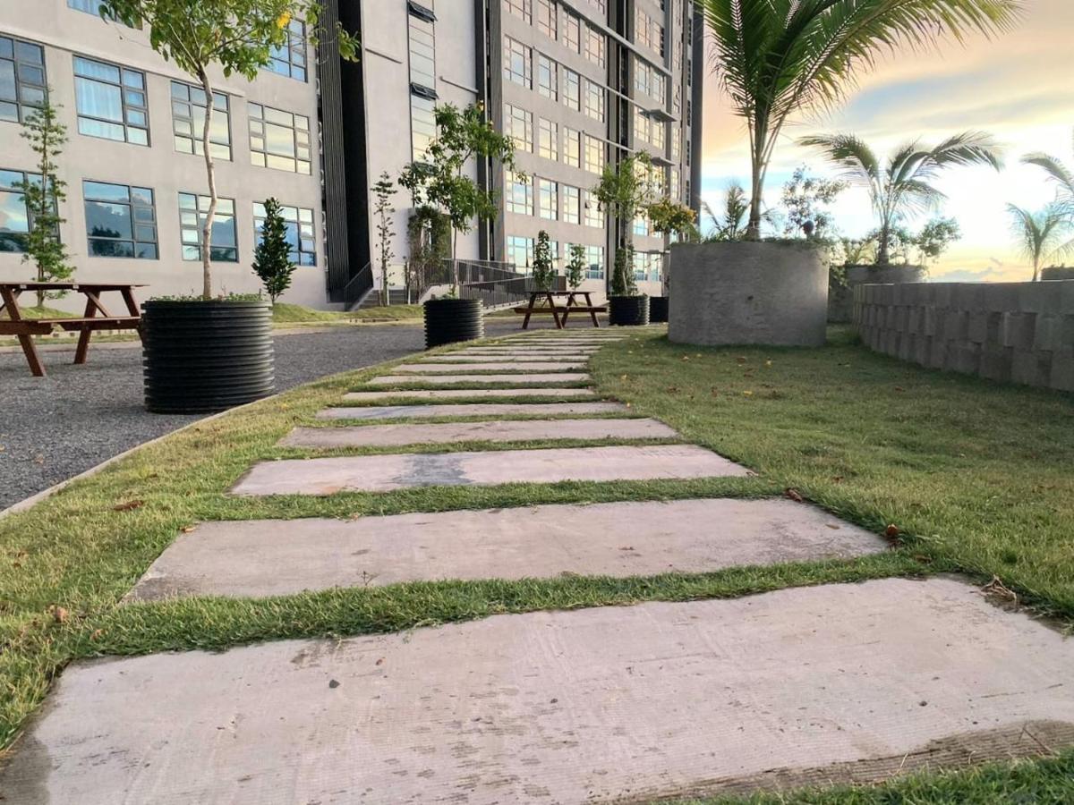 Apartment J' Jesselton Quay Centre Near Suria